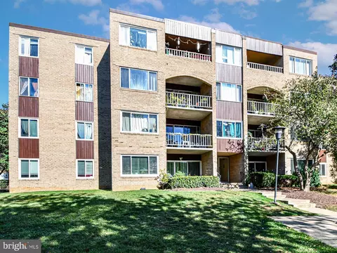 452 Girard St #349, Gaithersburg, MD 20877
