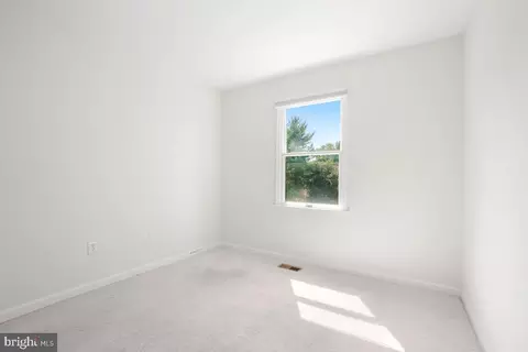 Bedroom - 9 Fairdale Ct, Silver Spring, MD 20905 photo 2 of 4