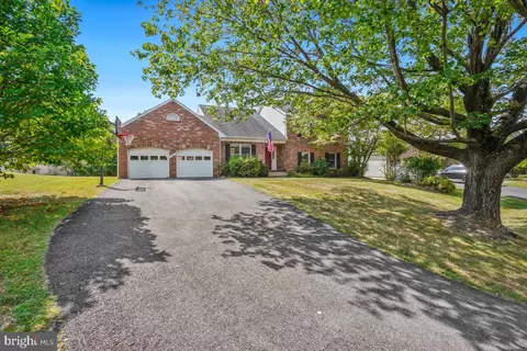 Exterior - 9 Fairdale Ct, Silver Spring, MD 20905 photo 2 of 5