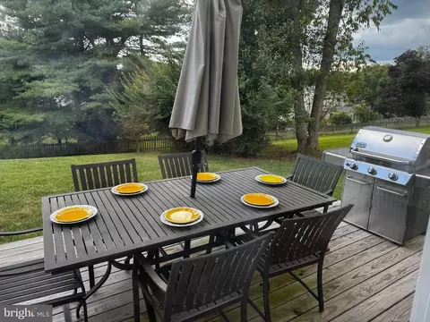 Exterior - 9 Fairdale Ct, Silver Spring, MD 20905 photo 4 of 5