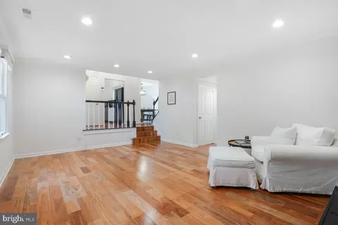 Living - 9 Fairdale Ct, Silver Spring, MD 20905 photo 2 of 4
