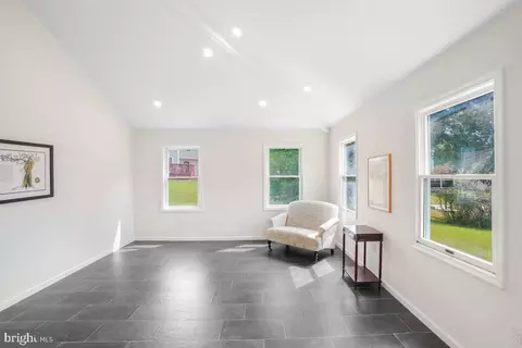 Living - 9 Fairdale Ct, Silver Spring, MD 20905 photo 3 of 4