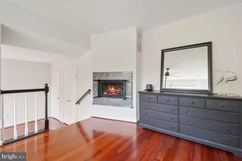 Entry Way - 9 Fairdale Ct, Silver Spring, MD 20905 photo 4 of 4
