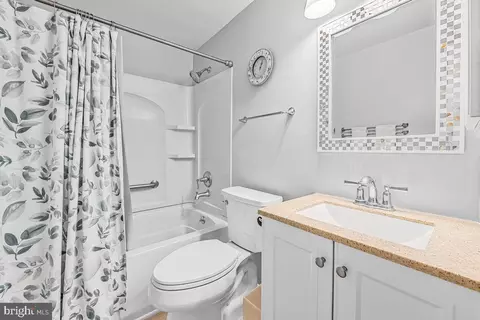 Bath - 19225 Walters Ave, Poolesville, MD 20837 photo 1 of 1