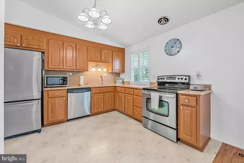 Kitchen - 19225 Walters Ave, Poolesville, MD 20837 photo 1 of 3