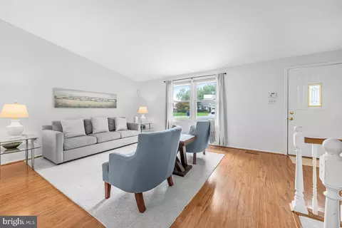Living - 19225 Walters Ave, Poolesville, MD 20837 photo 1 of 1