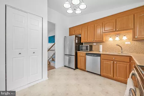 Kitchen - 19225 Walters Ave, Poolesville, MD 20837 photo 3 of 3