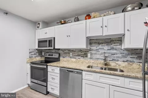 Kitchen - 15101 Interlachen Dr #1-1022, Silver Spring, MD 20906 photo 2 of 2