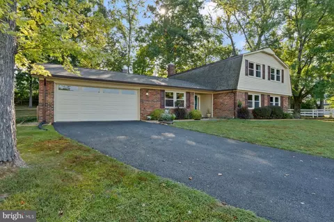 Exterior - 2 Broomall Ct, Silver Spring, MD 20906 photo 3 of 13