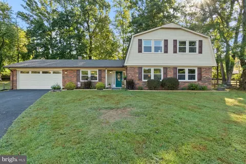 2 Broomall Ct, Silver Spring, MD 20906