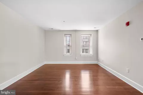 Living - 9610 Dewitt Dr #B106, Silver Spring, MD 20910 photo 3 of 4