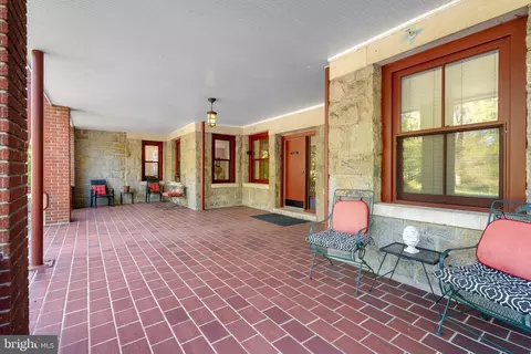Exterior - 9610 Dewitt Dr #B106, Silver Spring, MD 20910 photo 3 of 5