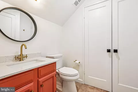 Bath - 2223 Washington Ave #W-204, Silver Spring, MD 20910 photo 3 of 3