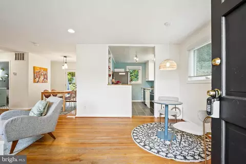 Entry Way - 11421 Sherrie Ln, Silver Spring, MD 20902 photo 1 of 2