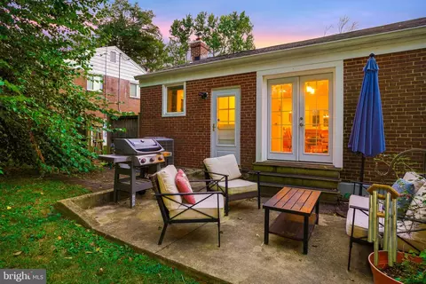 Exterior - 11421 Sherrie Ln, Silver Spring, MD 20902 photo 7 of 10