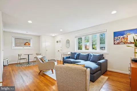 Living - 11421 Sherrie Ln, Silver Spring, MD 20902 photo 2 of 2