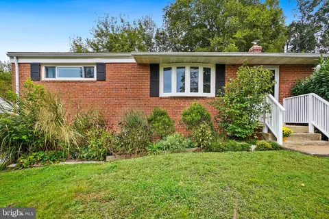 Exterior - 11421 Sherrie Ln, Silver Spring, MD 20902 photo 4 of 10
