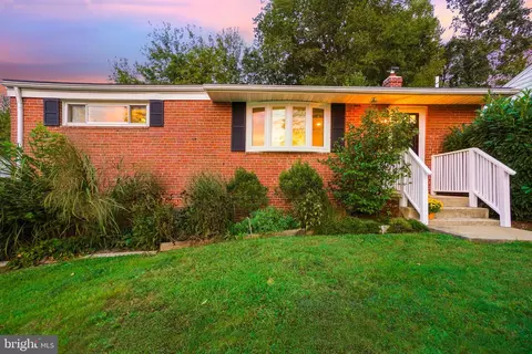 Exterior - 11421 Sherrie Ln, Silver Spring, MD 20902 photo 5 of 10