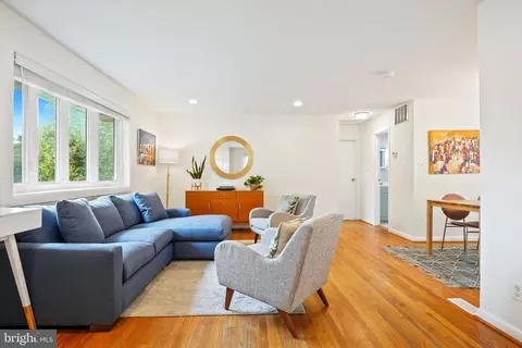 Living - 11421 Sherrie Ln, Silver Spring, MD 20902 photo 1 of 2