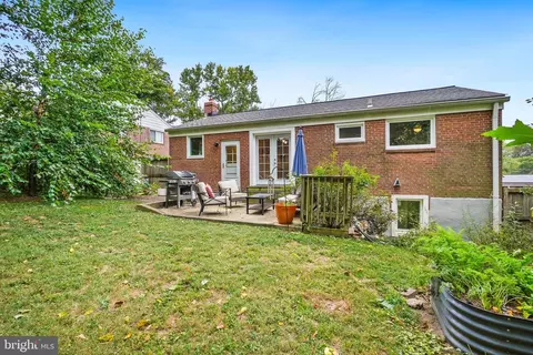 Exterior - 11421 Sherrie Ln, Silver Spring, MD 20902 photo 9 of 10