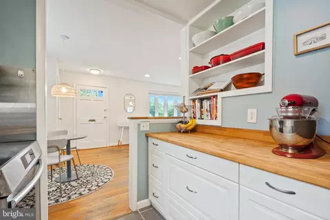 Kitchen - 11421 Sherrie Ln, Silver Spring, MD 20902 photo 4 of 5