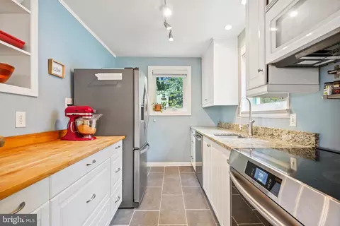 Kitchen - 11421 Sherrie Ln, Silver Spring, MD 20902 photo 1 of 5
