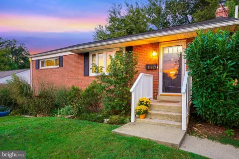 Exterior - 11421 Sherrie Ln, Silver Spring, MD 20902 photo 2 of 10