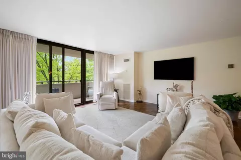 4620 N Park Ave #305W, Chevy Chase, MD 20815