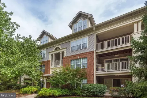 105 Timberbrook Ln #301, Gaithersburg, MD 20878