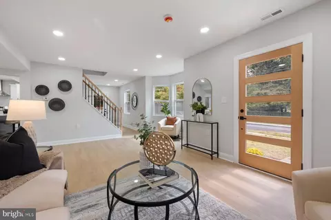 Entry Way - 303 Leighton Ave, Silver Spring, MD 20901 photo 2 of 3
