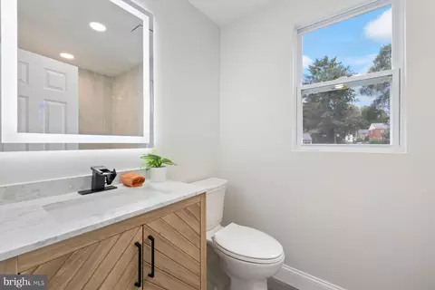 Bath - 303 Leighton Ave, Silver Spring, MD 20901 photo 3 of 4