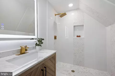 Bath - 303 Leighton Ave, Silver Spring, MD 20901 photo 2 of 4