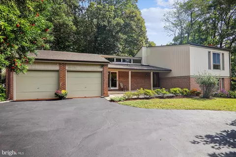 8805 Hidden Hill Ln, Potomac, MD 20854