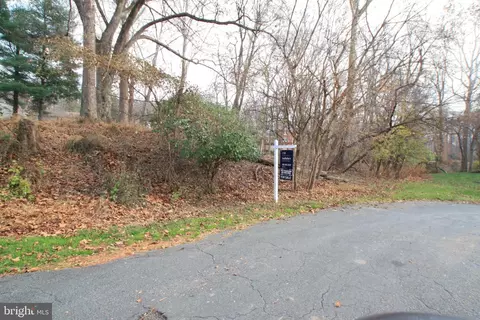 7731 Arrowood Ct, Bethesda, MD 20817