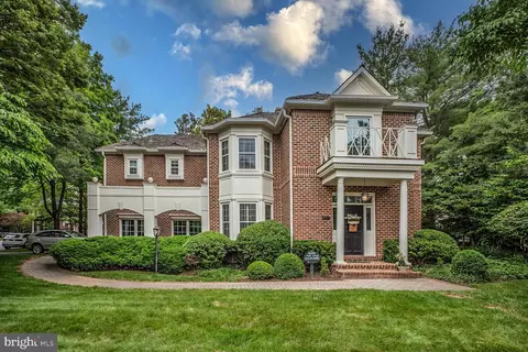 1 Town Gate Ct, Bethesda, MD 20817