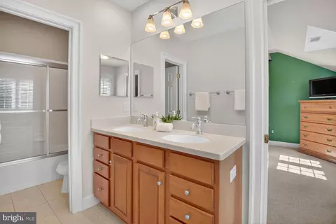 Bath - 17512 Ashton Forest Ter, Sandy Spring, MD 20860 photo 7 of 10