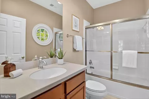 Bath - 17512 Ashton Forest Ter, Sandy Spring, MD 20860 photo 8 of 10