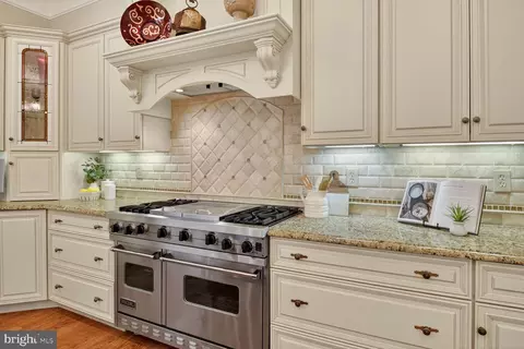 Kitchen - 17512 Ashton Forest Ter, Sandy Spring, MD 20860 photo 8 of 10