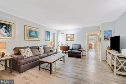 Entry Way - 3272 Gleneagles Dr #67-1D, Silver Spring, MD 20906 photo 2 of 3