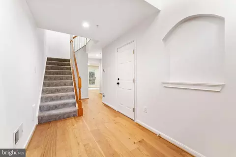 Entry Way - 2831 Cornet Ct, Silver Spring, MD 20904 photo 2 of 3