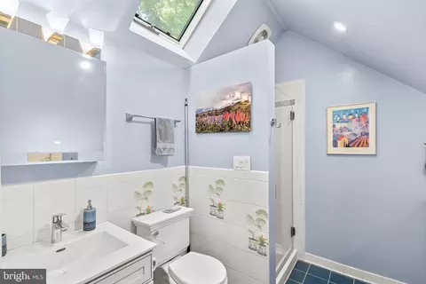 Bath - 9508 Bruce Dr, Silver Spring, MD 20901 photo 2 of 4