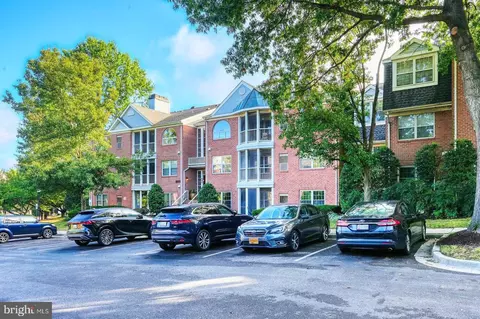 800 Amber Tree Ct #204, Gaithersburg, MD 20878