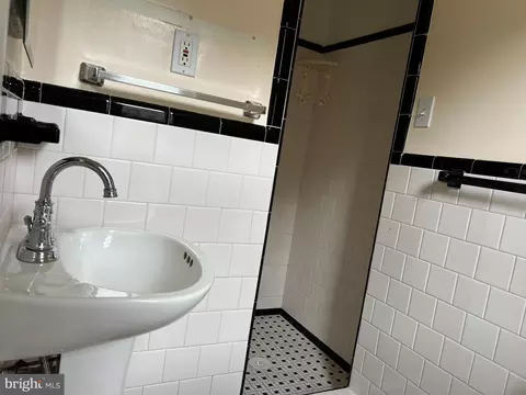 Bath - 9205 Whitney St, Silver Spring, MD 20901 photo 3 of 3