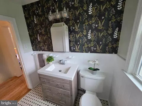 Bath - 117 Normandy Dr, Silver Spring, MD 20901 photo 2 of 5