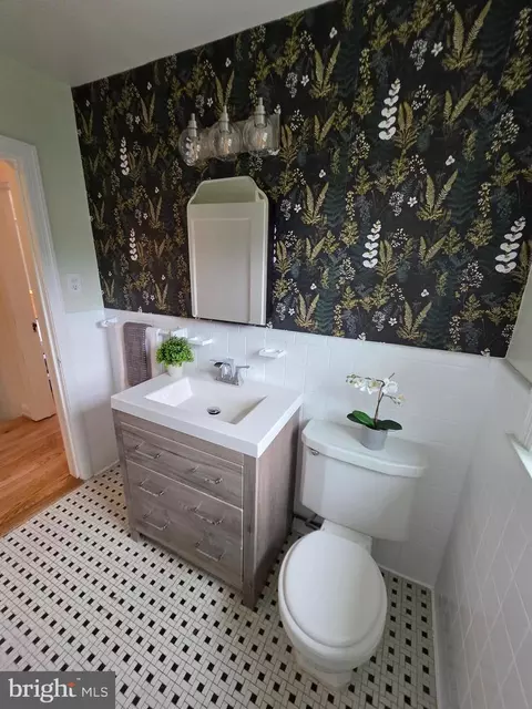 Bath - 117 Normandy Dr, Silver Spring, MD 20901 photo 3 of 5