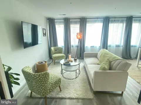 Living - 700 Roeder Rd #405, Silver Spring, MD 20910 photo 1 of 2