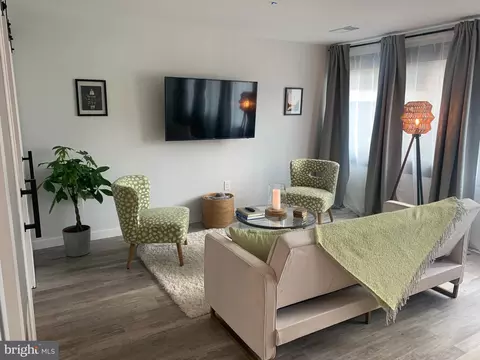 Living - 700 Roeder Rd #405, Silver Spring, MD 20910 photo 2 of 2