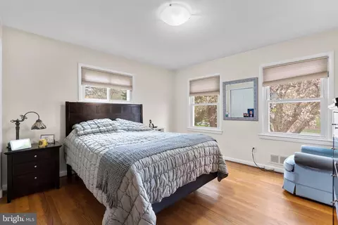 Bedroom - 1305 Magnolia Rd, Silver Spring, MD 20905 photo 2 of 4