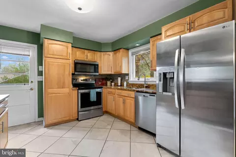 Kitchen - 1305 Magnolia Rd, Silver Spring, MD 20905 photo 3 of 5