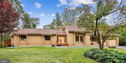 9728 Watts Branch Dr, Rockville, MD 20850